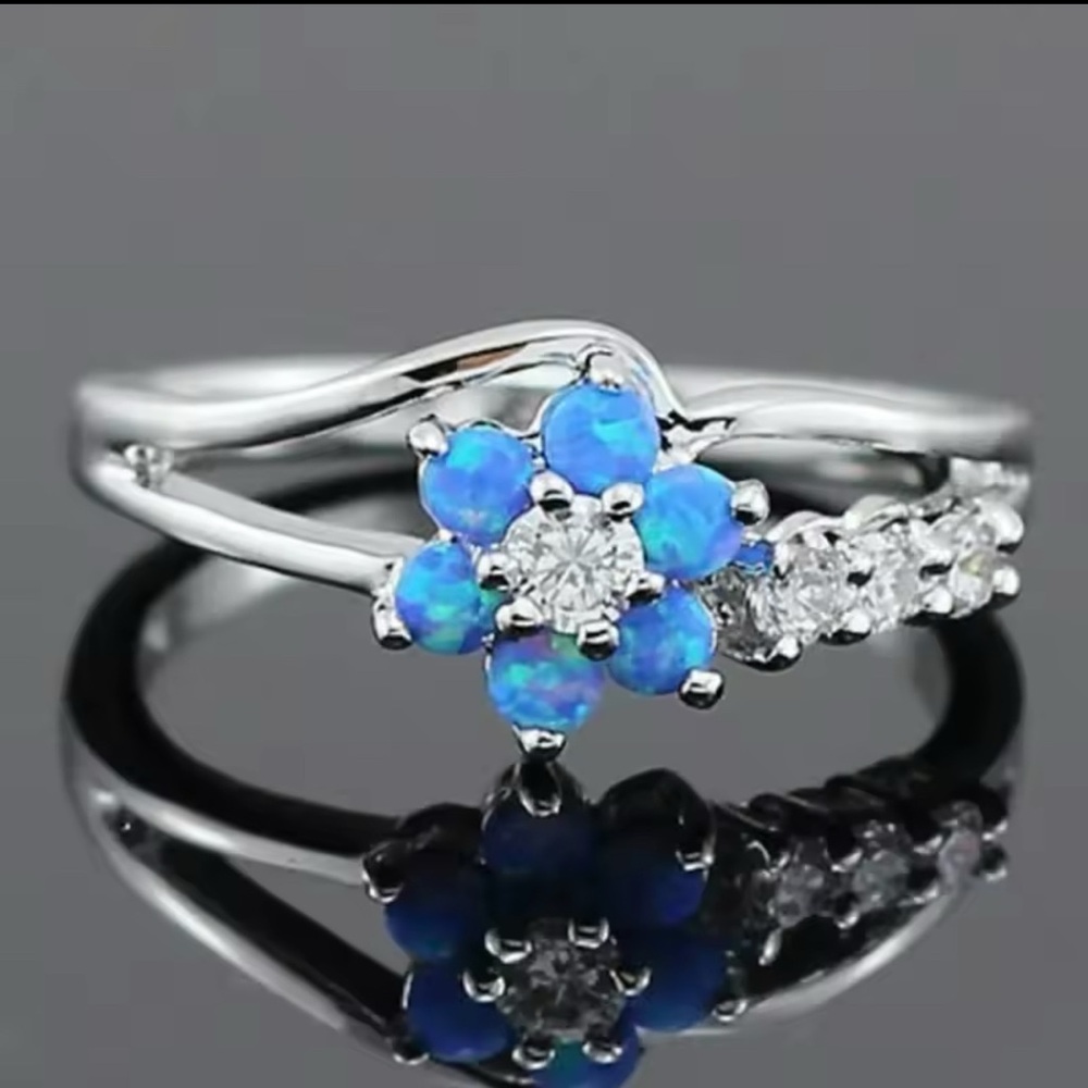 Elegant Silver and Blue Floral Ring